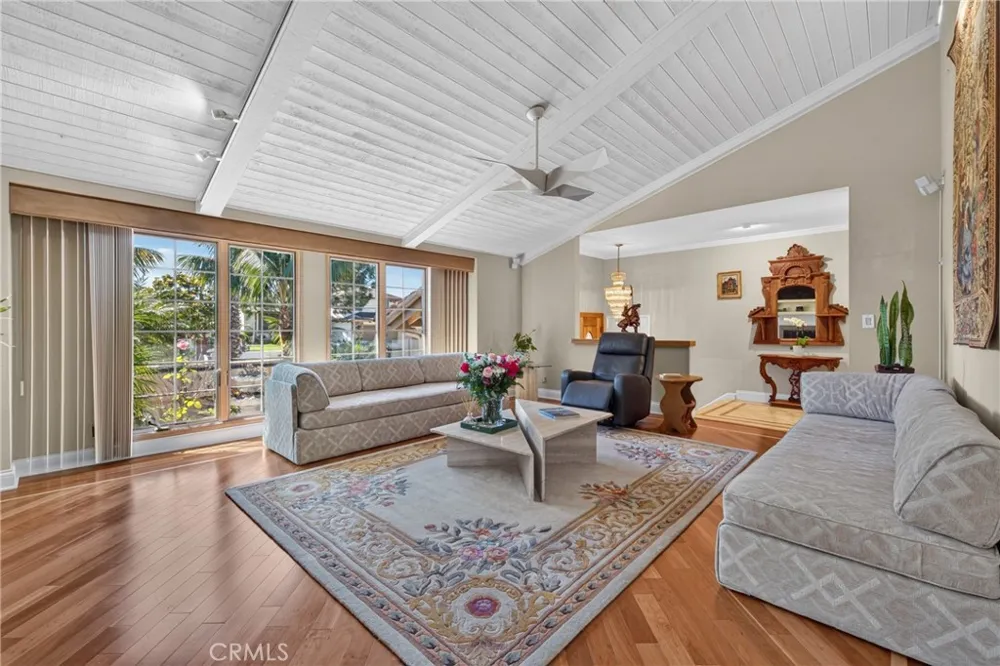 2740 Cardinal Drive Costa Mesa, CA 92626