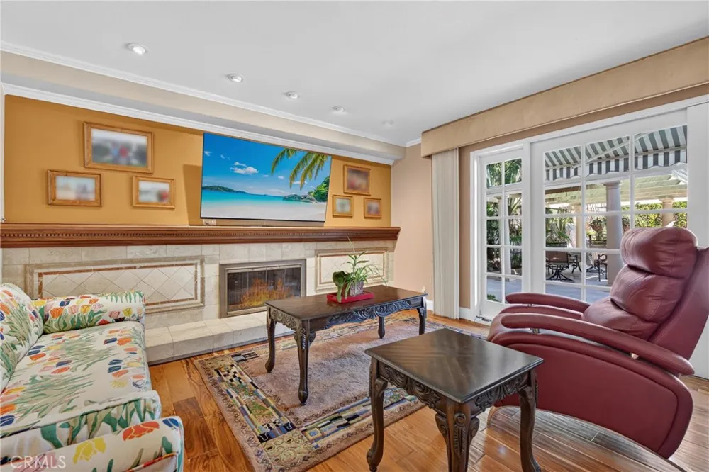 2740 Cardinal Drive Costa Mesa, CA 92626