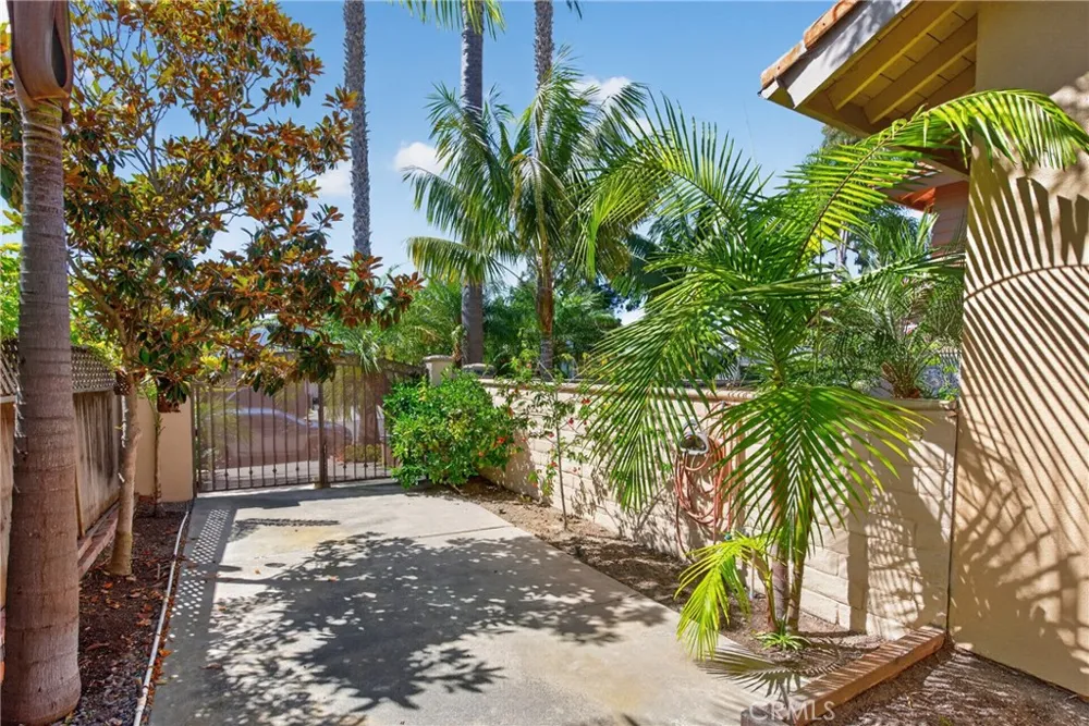 2740 Cardinal Drive Costa Mesa, CA 92626