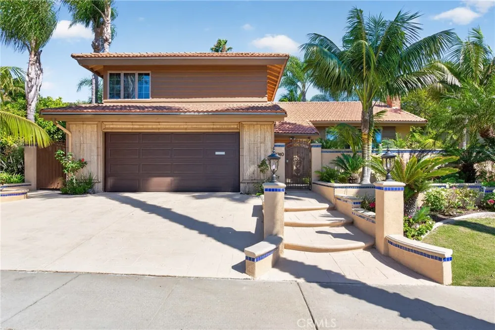 2740 Cardinal Drive Costa Mesa, CA 92626