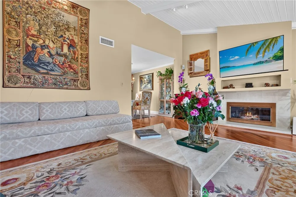 2740 Cardinal Drive Costa Mesa, CA 92626