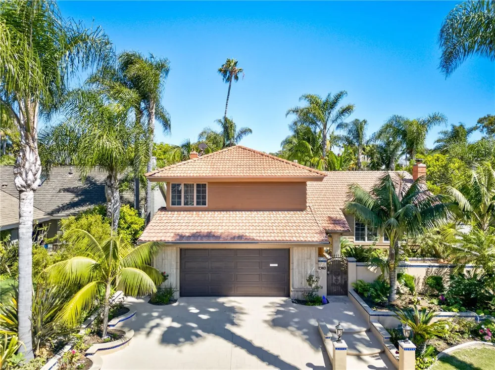2740 Cardinal Drive Costa Mesa, CA 92626
