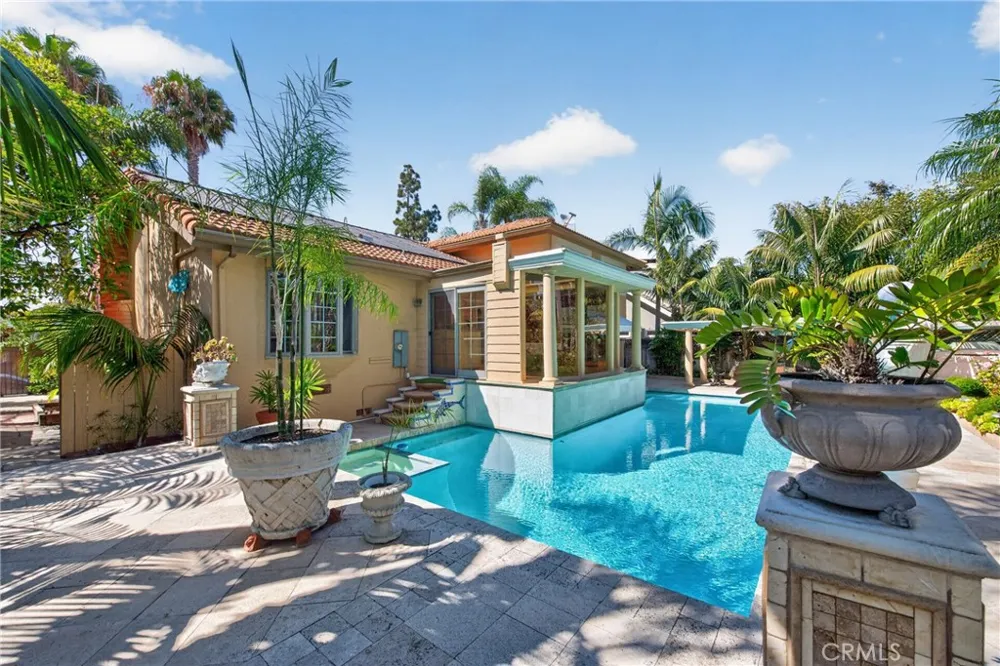 2740 Cardinal Drive Costa Mesa, CA 92626