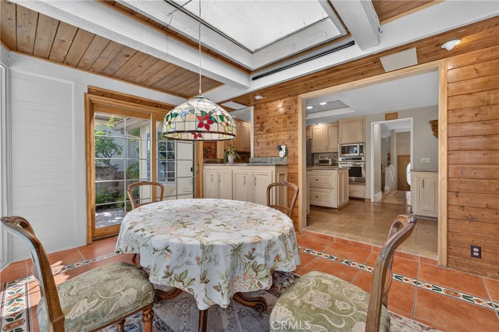 2740 Cardinal Drive Costa Mesa, CA 92626