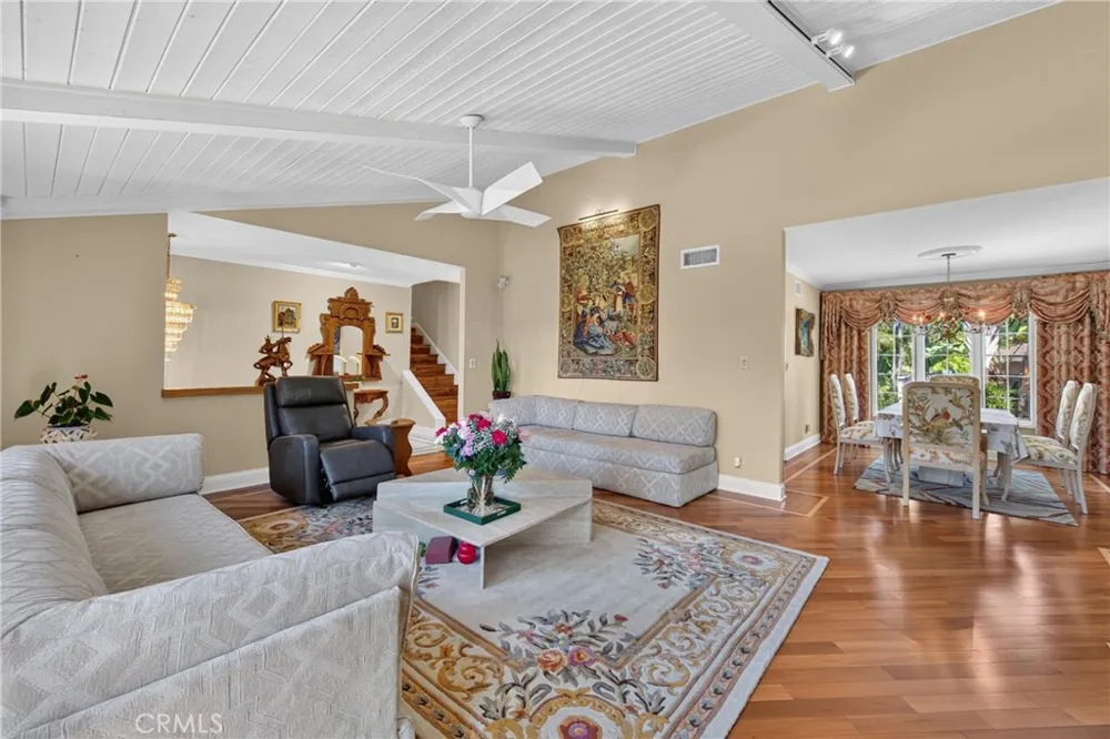 2740 Cardinal Drive Costa Mesa, CA 92626