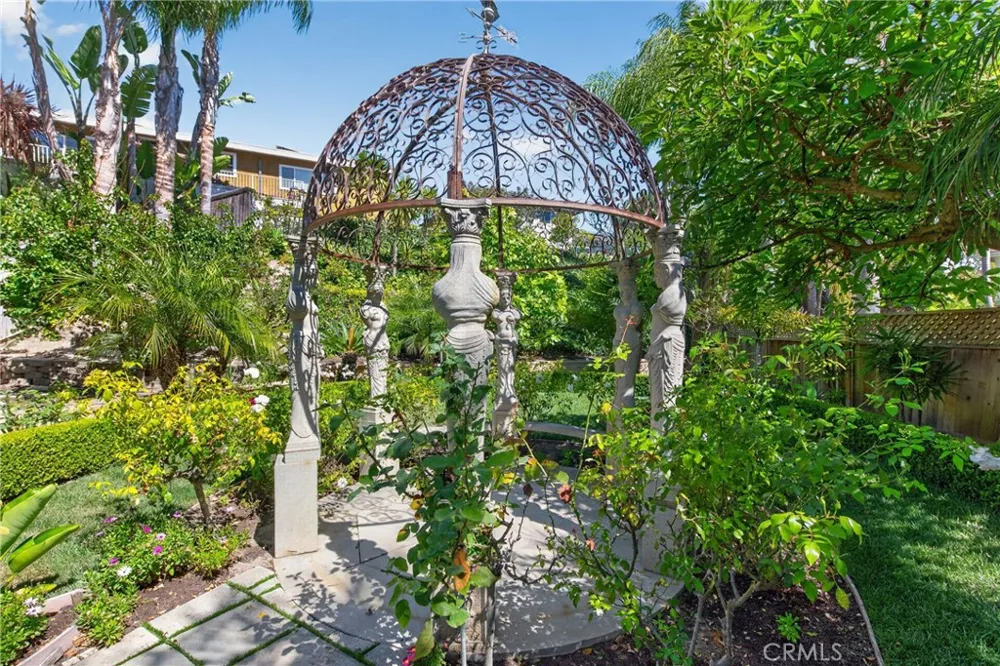 2740 Cardinal Drive Costa Mesa, CA 92626