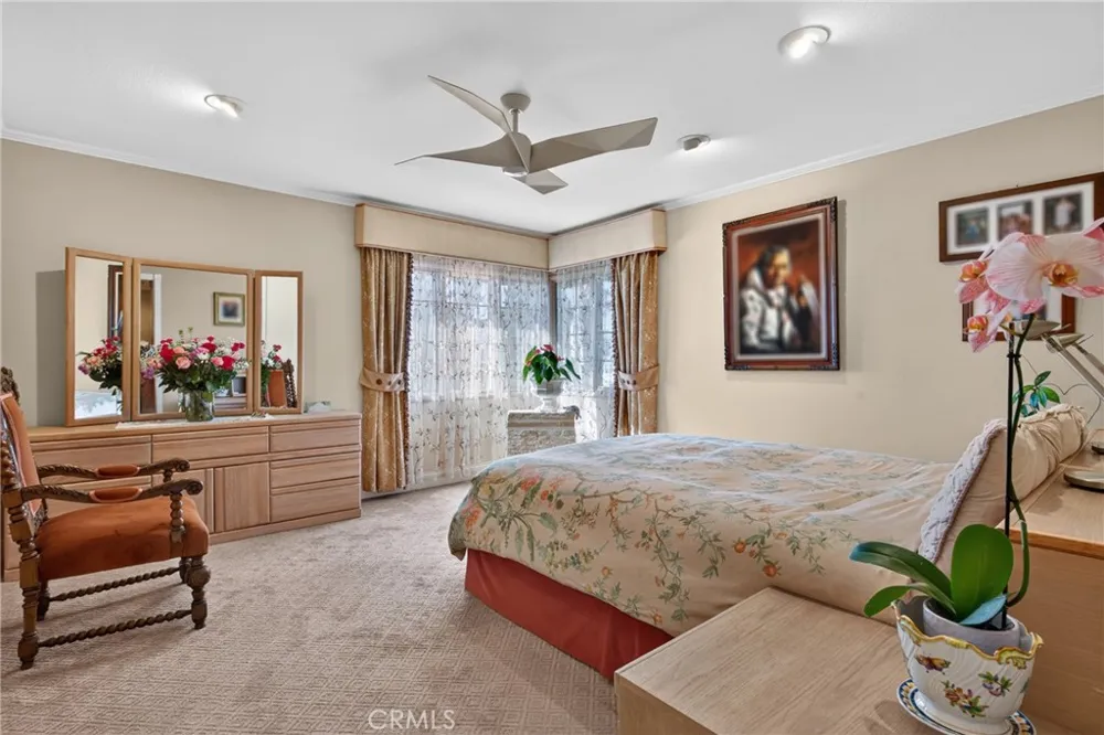 2740 Cardinal Drive Costa Mesa, CA 92626