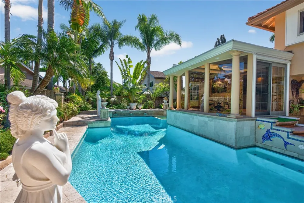 2740 Cardinal Drive Costa Mesa, CA 92626