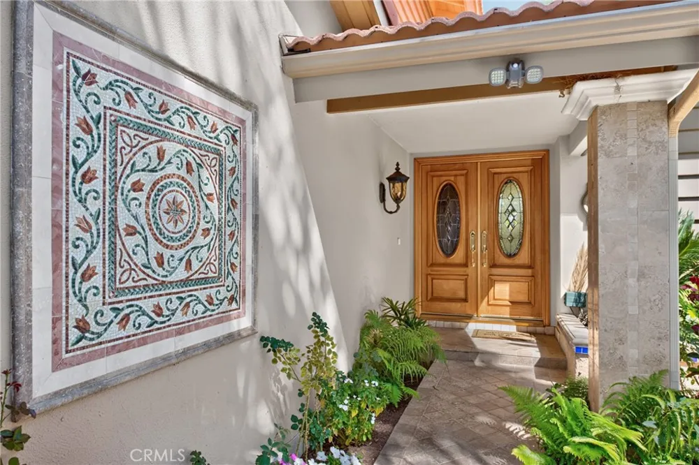2740 Cardinal Drive Costa Mesa, CA 92626