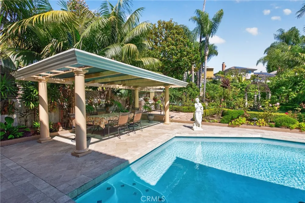 2740 Cardinal Drive Costa Mesa, CA 92626