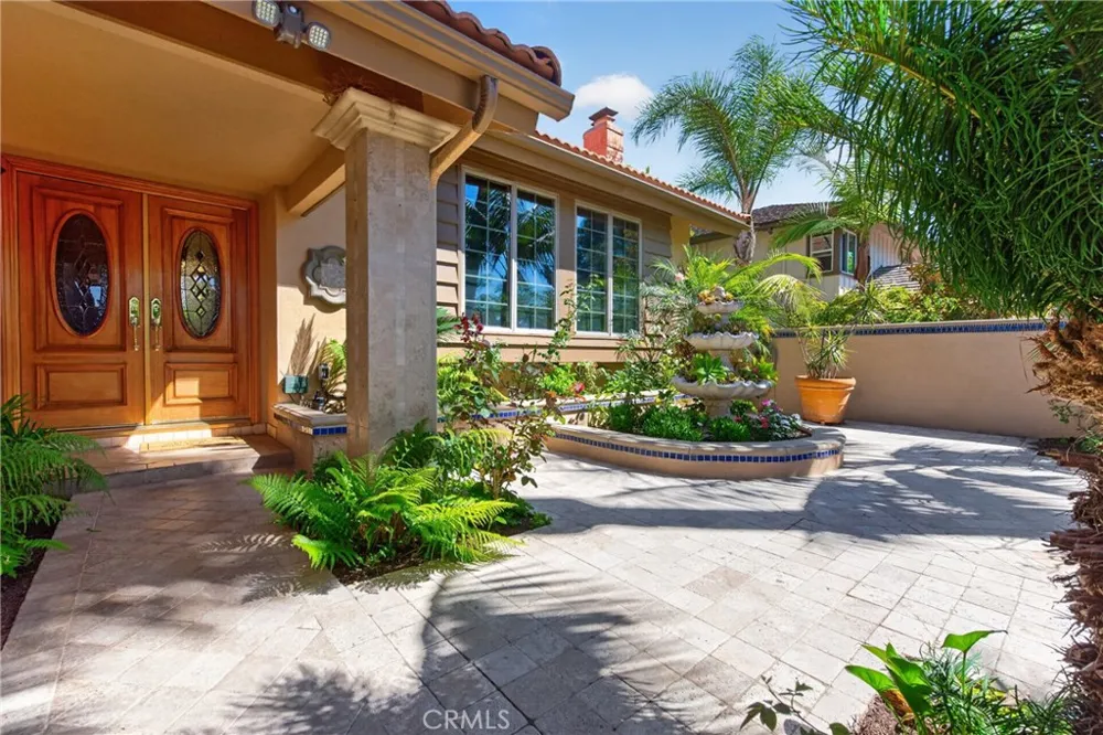 2740 Cardinal Drive Costa Mesa, CA 92626