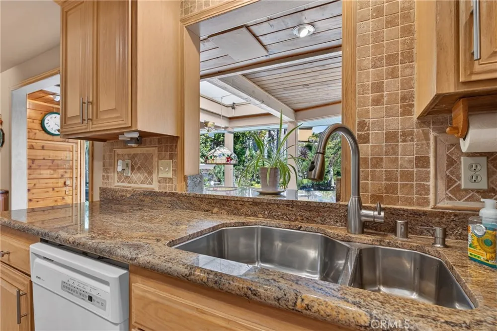 2740 Cardinal Drive Costa Mesa, CA 92626