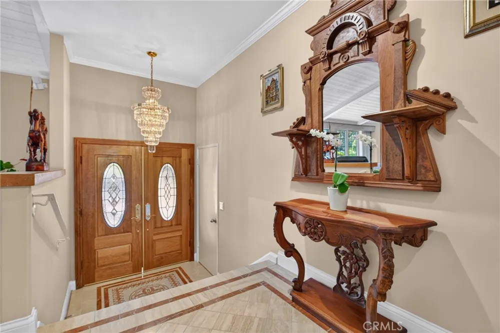 2740 Cardinal Drive Costa Mesa, CA 92626