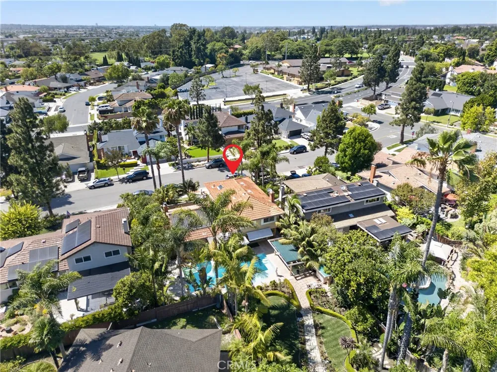 2740 Cardinal Drive Costa Mesa, CA 92626