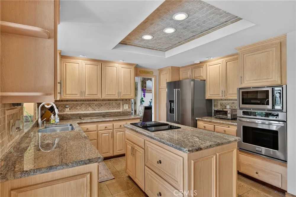2740 Cardinal Drive Costa Mesa, CA 92626