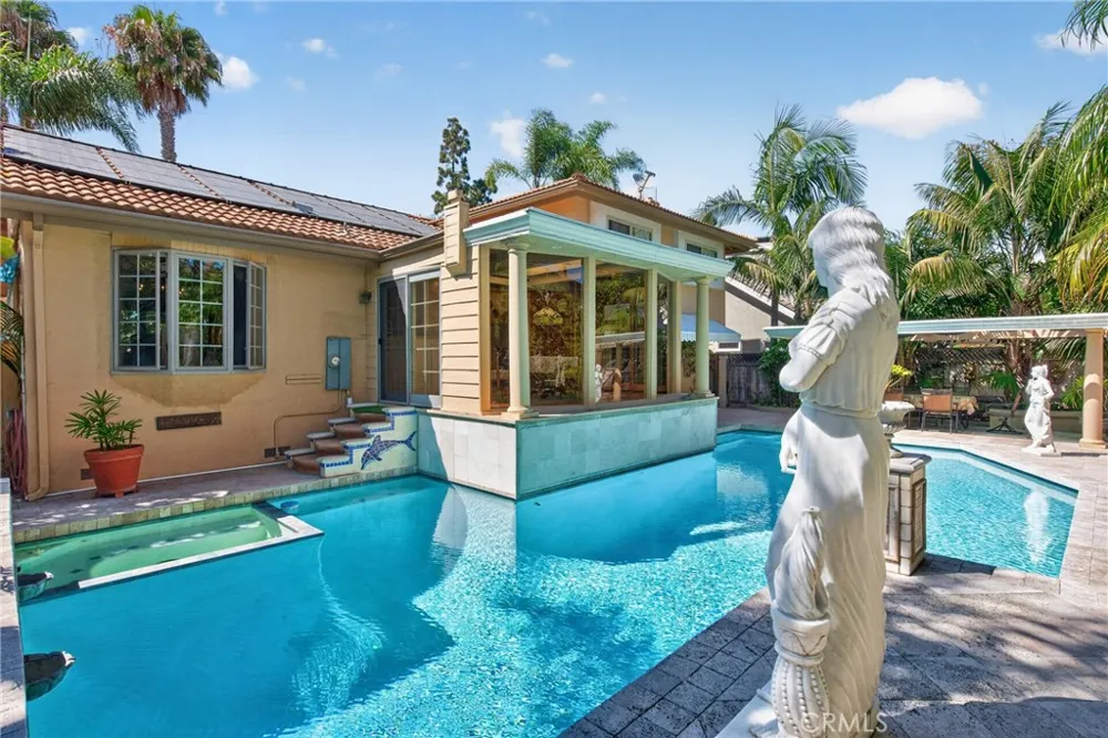 2740 Cardinal Drive Costa Mesa, CA 92626