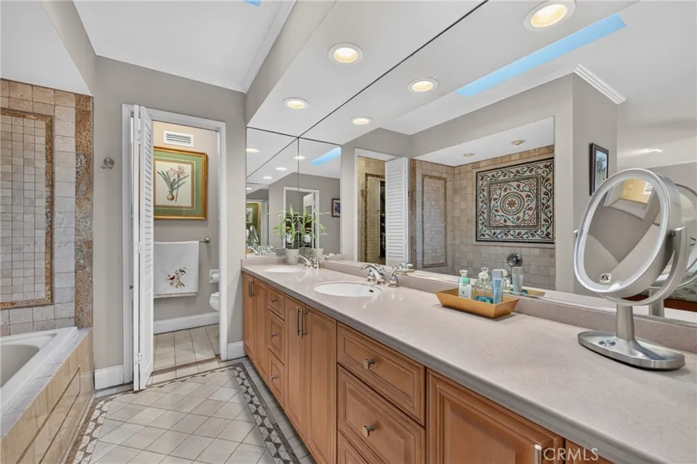 2740 Cardinal Drive Costa Mesa, CA 92626