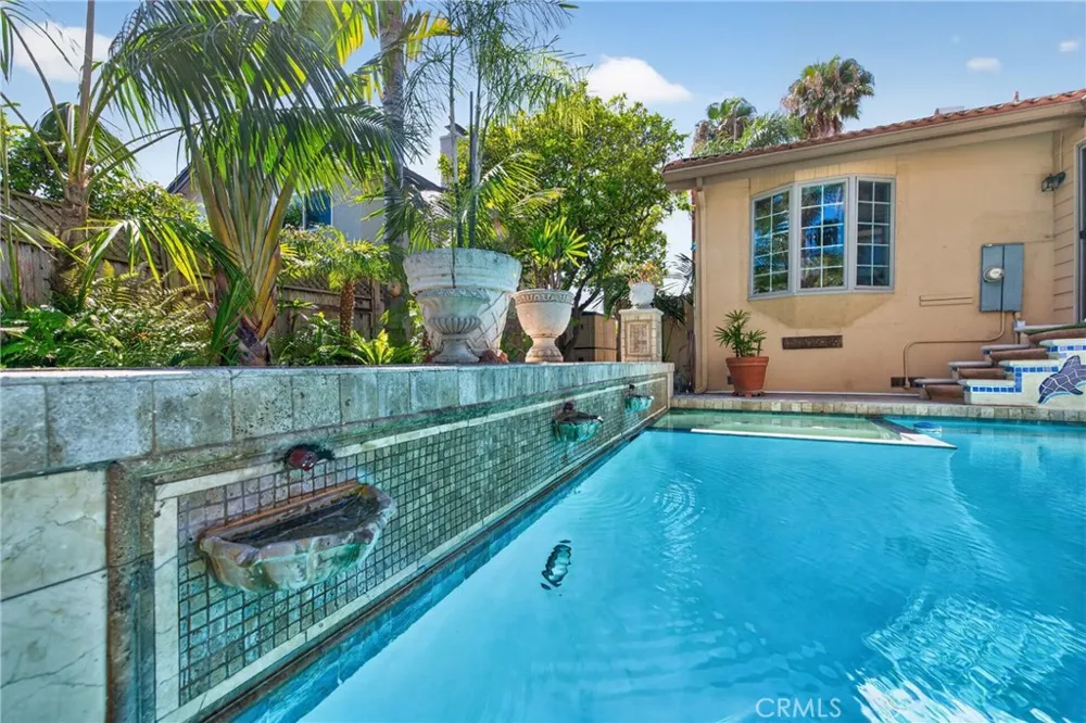 2740 Cardinal Drive Costa Mesa, CA 92626