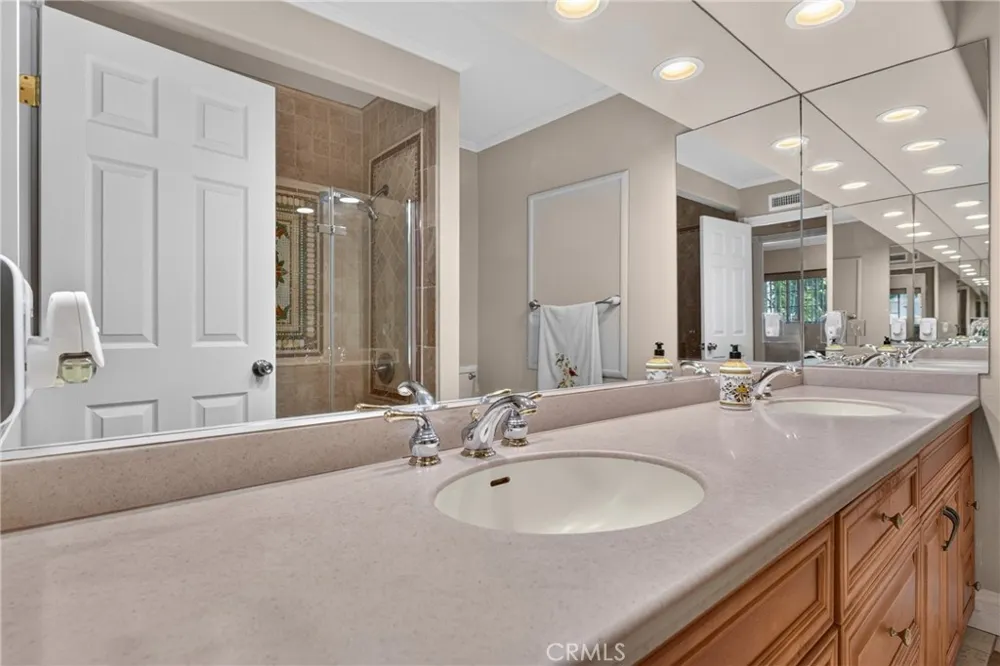 2740 Cardinal Drive Costa Mesa, CA 92626
