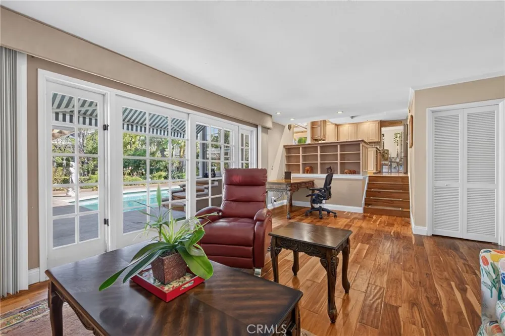 2740 Cardinal Drive Costa Mesa, CA 92626