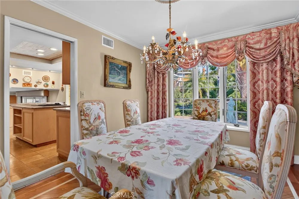 2740 Cardinal Drive Costa Mesa, CA 92626