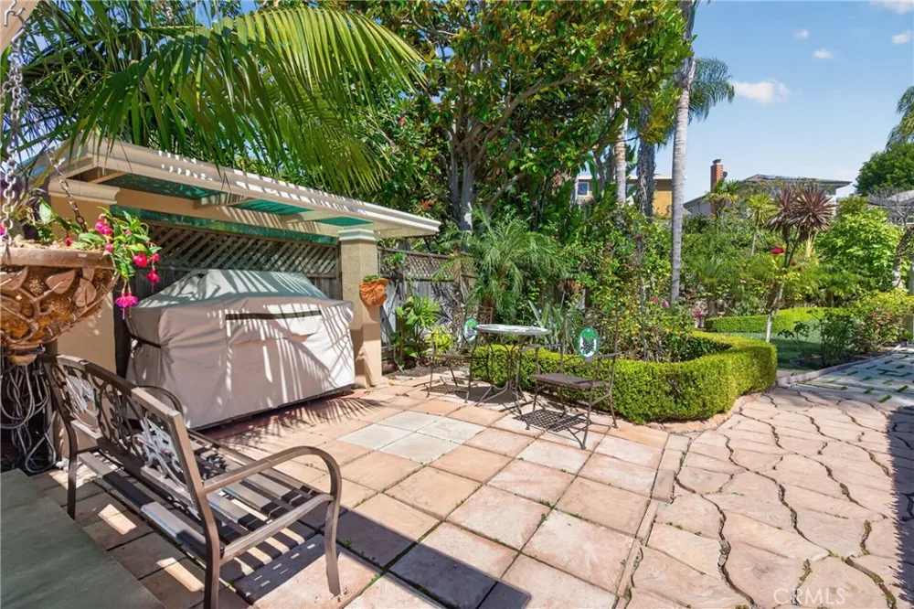 2740 Cardinal Drive Costa Mesa, CA 92626