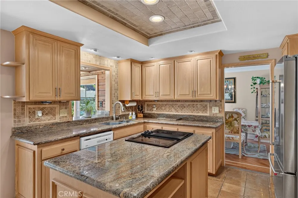 2740 Cardinal Drive Costa Mesa, CA 92626