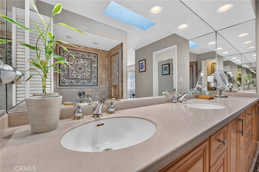 2740 Cardinal Drive Costa Mesa, CA 92626
