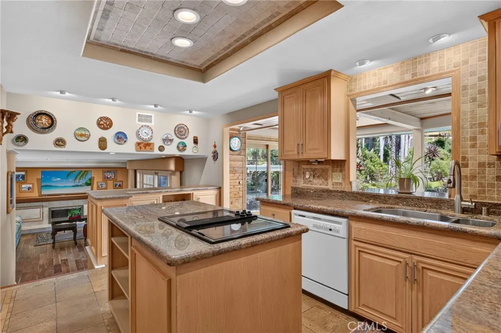 2740 Cardinal Drive Costa Mesa, CA 92626