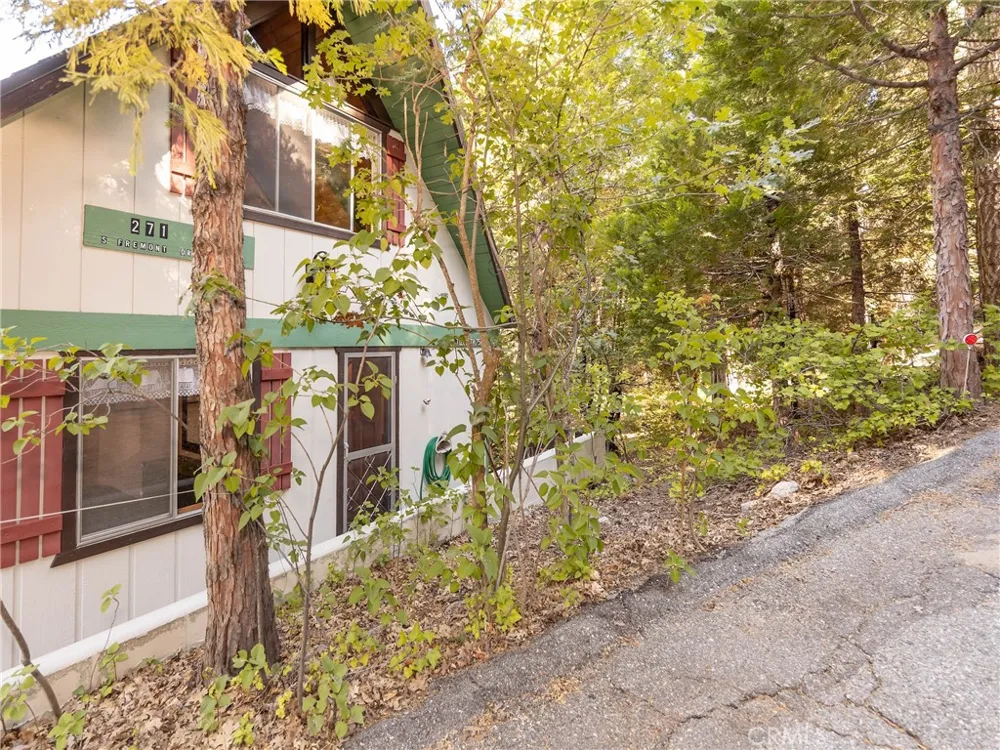271 Fremont Road Lake Arrowhead, CA 92352