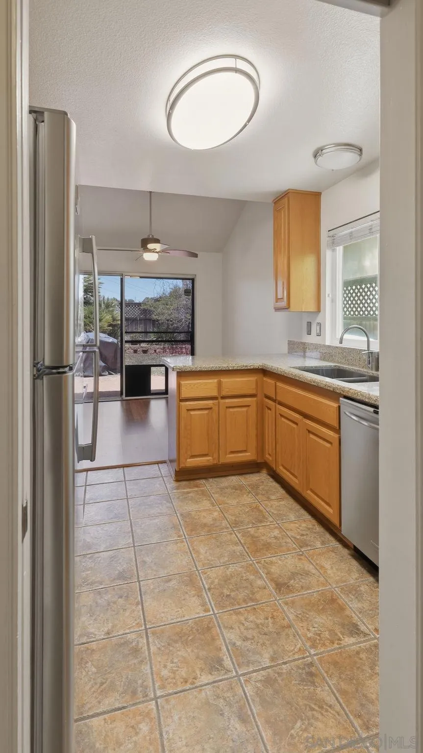 1612 BRIDGEVIEW DR San Diego, CA 92105