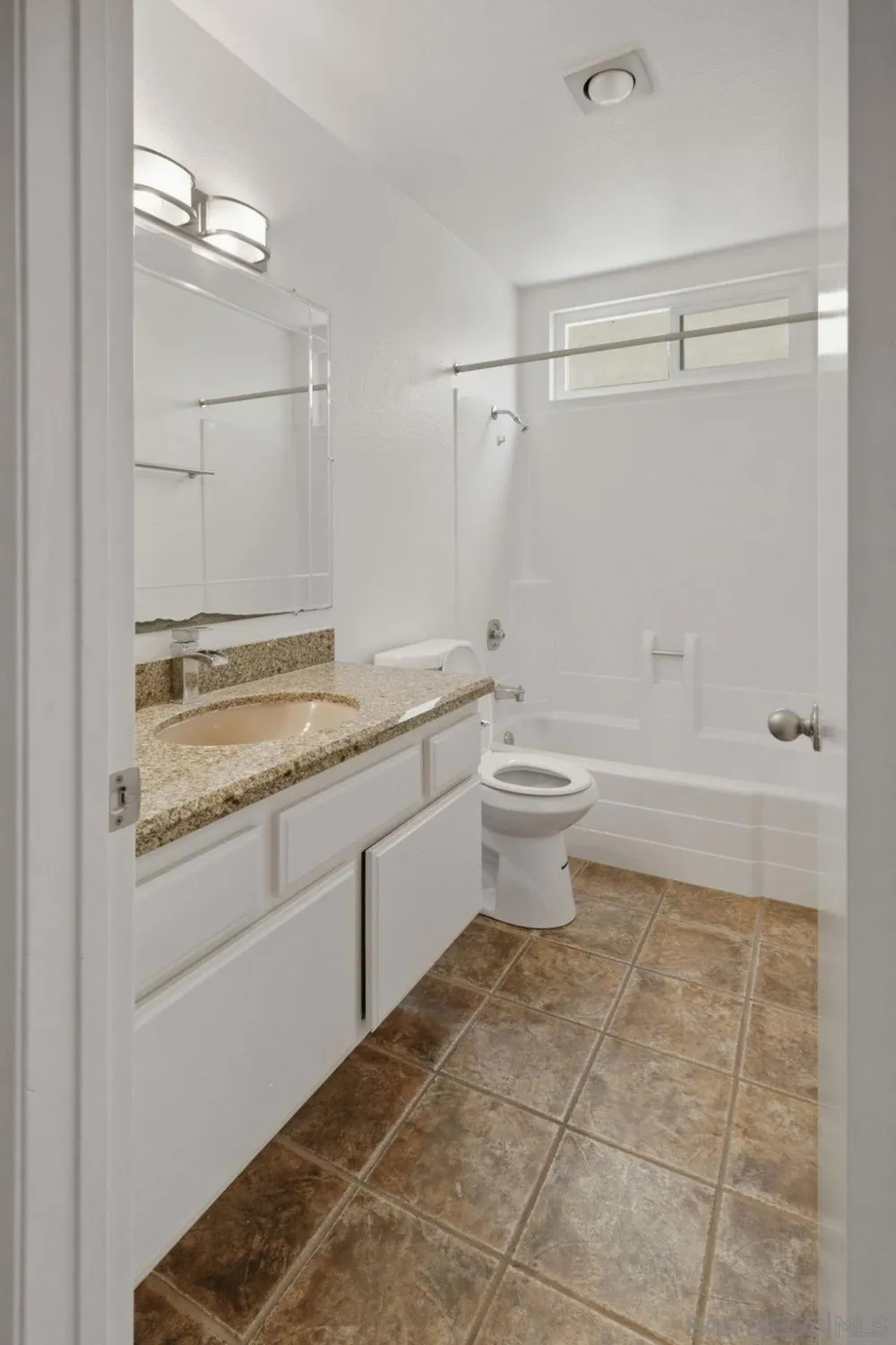 1612 BRIDGEVIEW DR San Diego, CA 92105