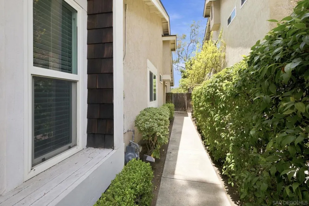 1612 BRIDGEVIEW DR San Diego, CA 92105