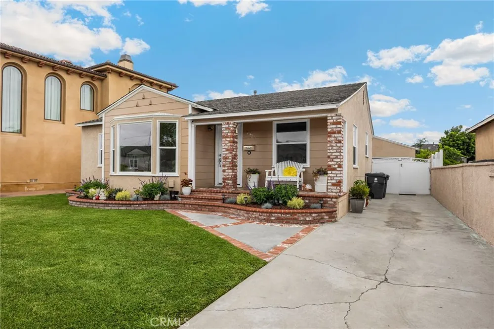 3926 Centralia Lakewood, CA 90712