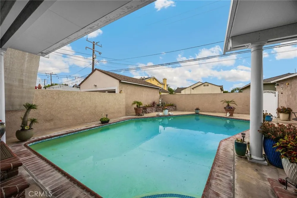 3926 Centralia Lakewood, CA 90712
