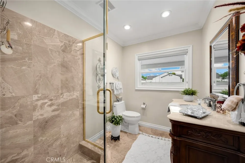 3926 Centralia Lakewood, CA 90712