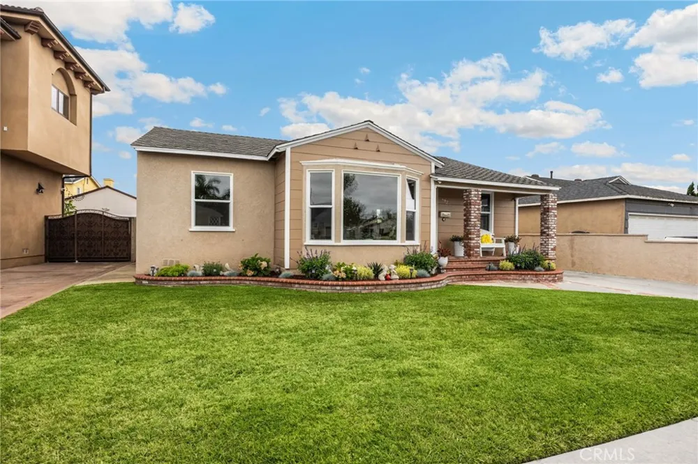 3926 Centralia Lakewood, CA 90712