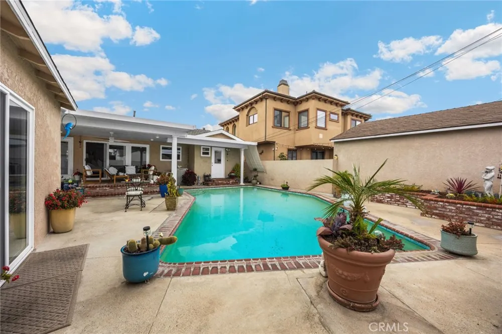 3926 Centralia Lakewood, CA 90712