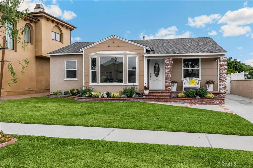 3926 Centralia Lakewood, CA 90712