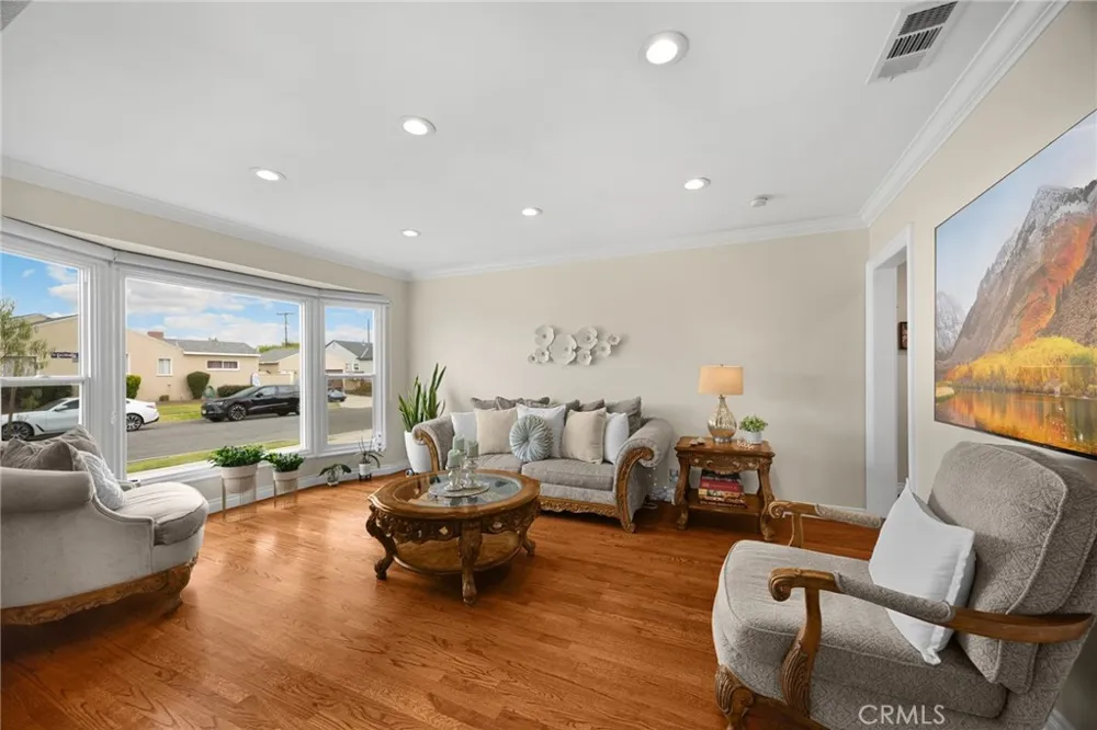 3926 Centralia Lakewood, CA 90712