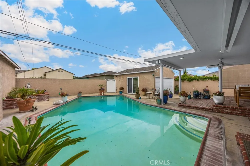 3926 Centralia Lakewood, CA 90712