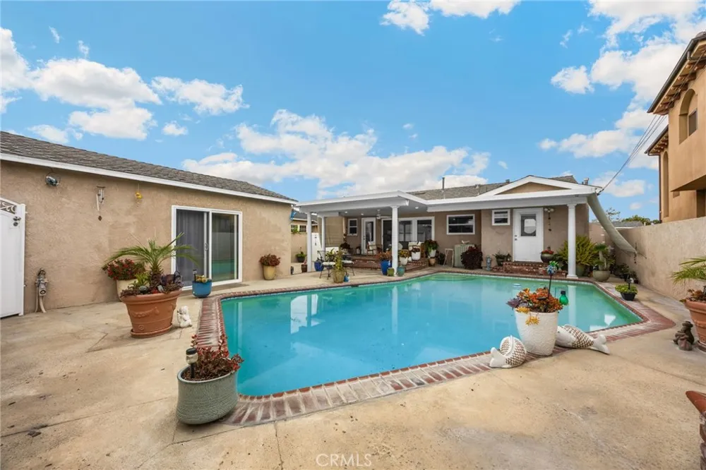 3926 Centralia Lakewood, CA 90712