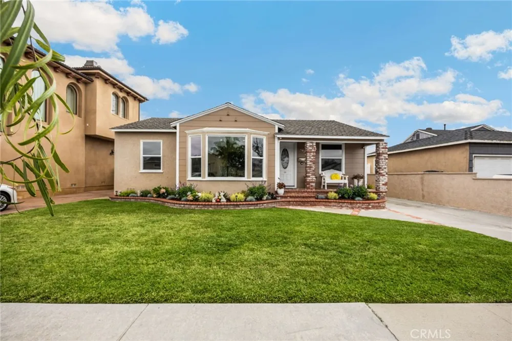 3926 Centralia Lakewood, CA 90712