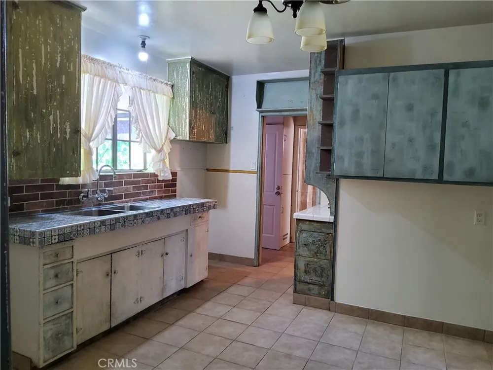10630 Hillhaven Avenue Los Angeles, CA 91042