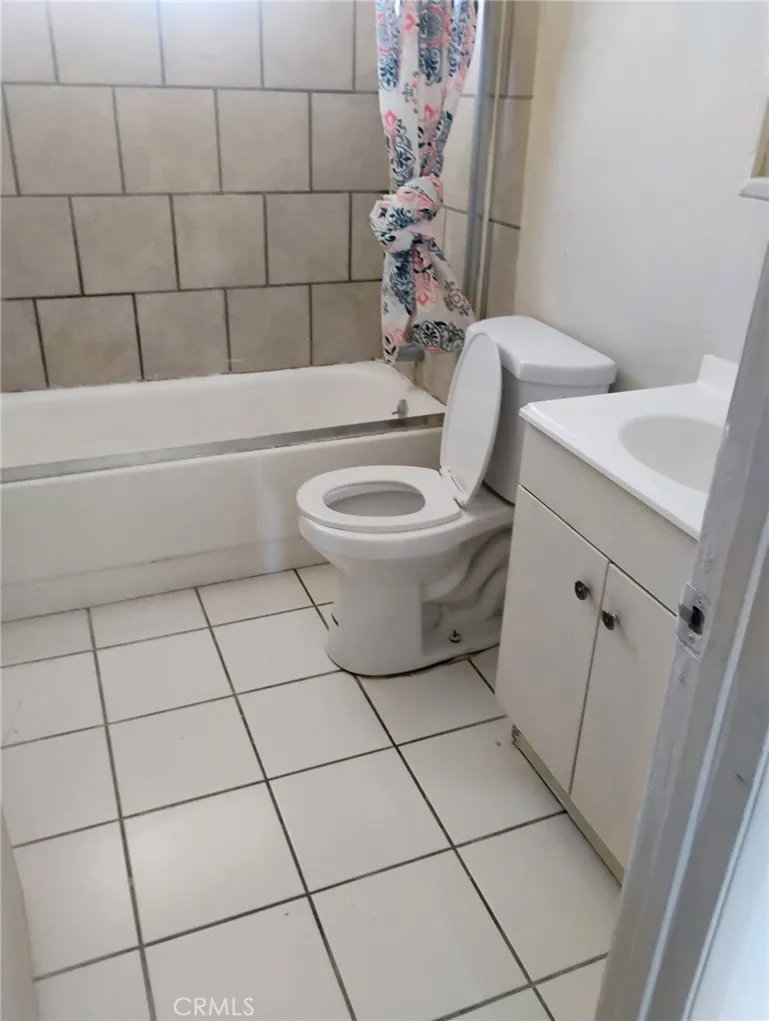 230 W South Rialto, CA 92376