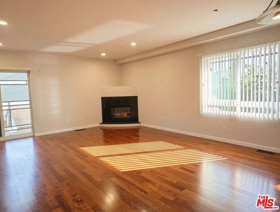 1026 S Oxford Avenue #204 Los Angeles, CA 90006