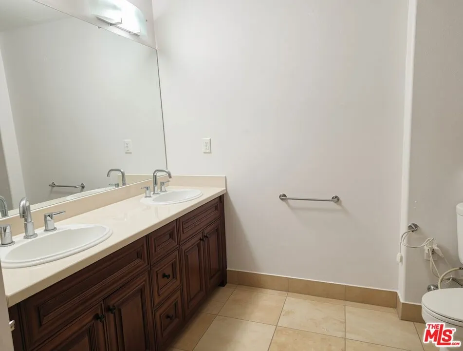 1026 S Oxford Avenue #204 Los Angeles, CA 90006
