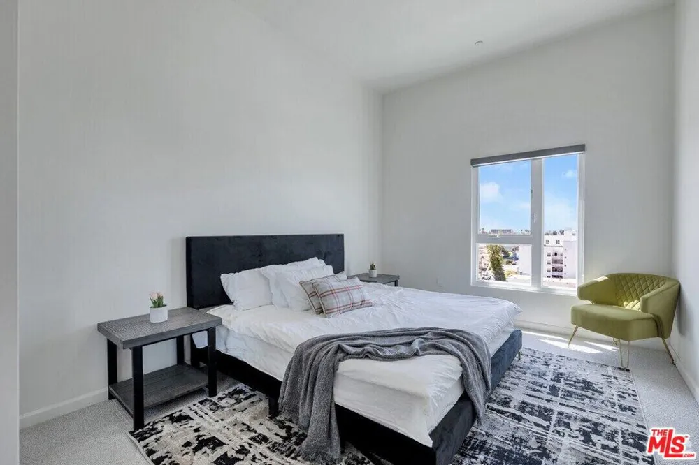 983 Dewey Avenue #204 Los Angeles, CA 90006