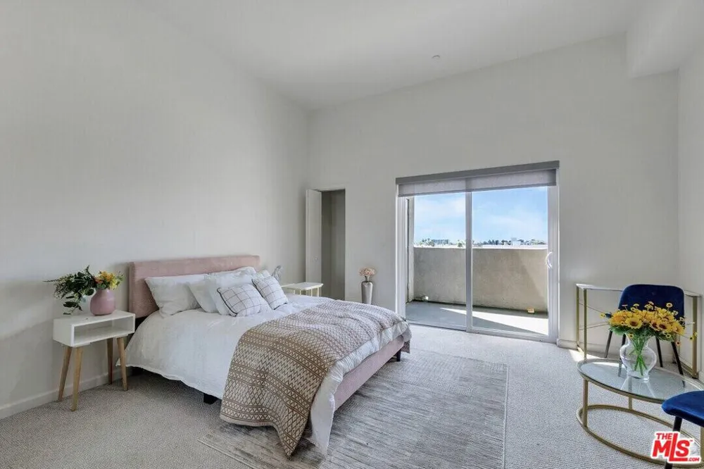 983 Dewey Avenue #204 Los Angeles, CA 90006