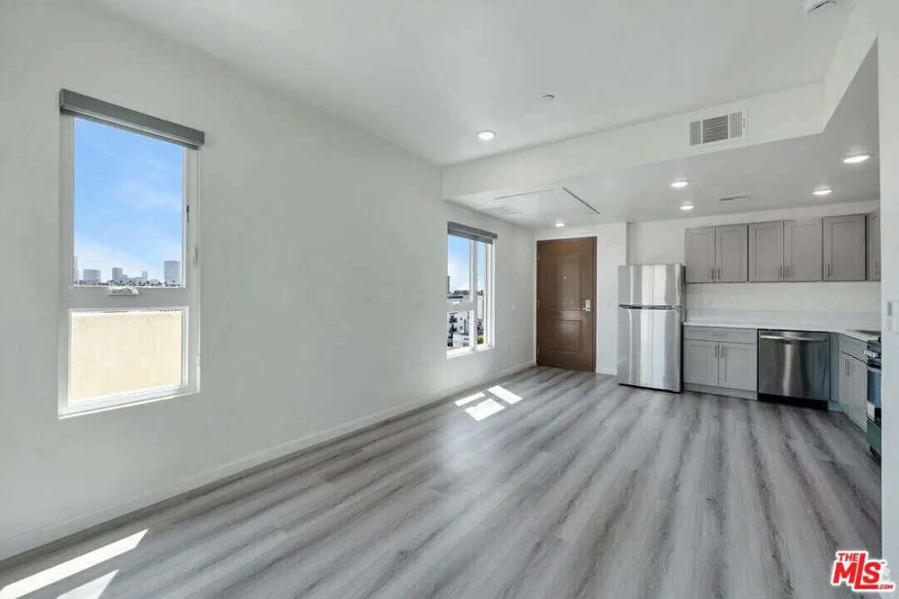 983 Dewey Avenue #204 Los Angeles, CA 90006